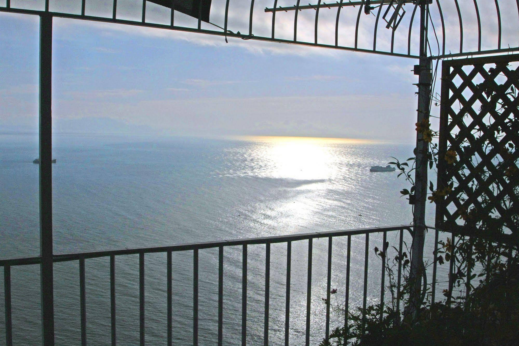 Dimora Carlo III Bed & Breakfast Vietri Luaran gambar